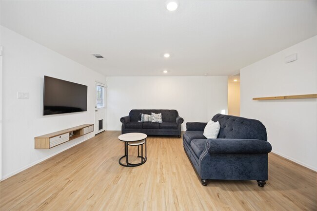 Building Photo - 5031 Hurston Pk Trl