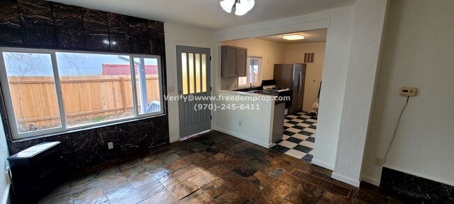 Building Photo - Updated through out!  Great 2 bedroom 1.5 ...