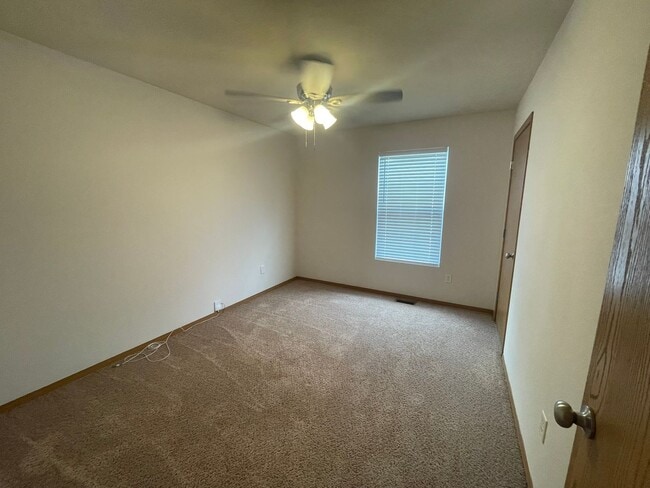 Building Photo - 3 Bedroom in Republic School District!