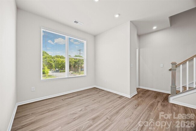 Building Photo - 5640 Kingspan Dr