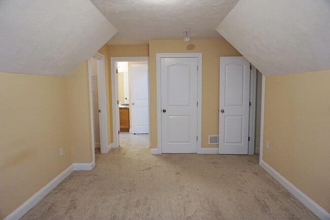 Building Photo - 118 Smith St