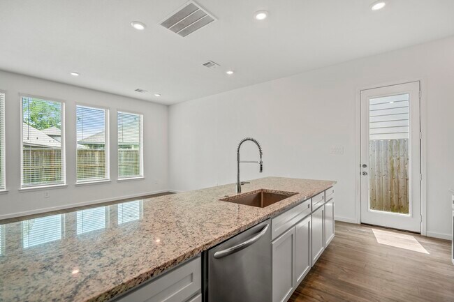 Building Photo - 613 Royal Arch Dr
