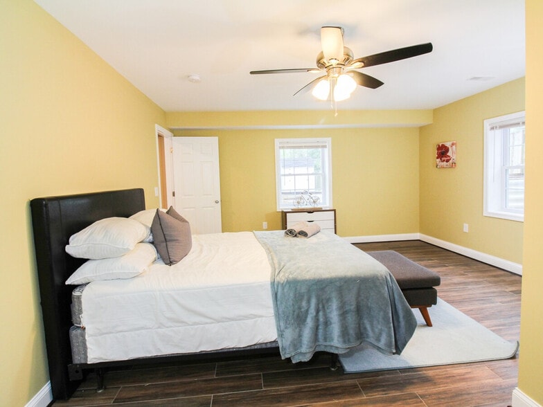 Building Photo - 2762 Cameron Rd