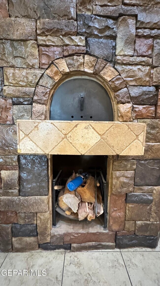 Building Photo - 7381 Black Mesa Dr