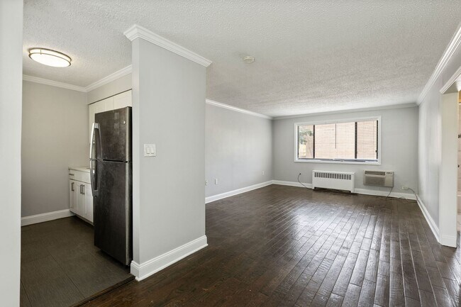 Building Photo - Upgraded 2 Bed on Galveston Street SW!  Ap...