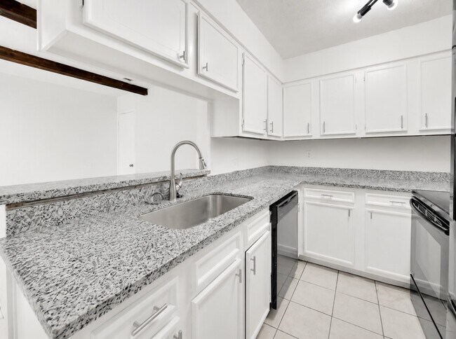 Building Photo - 13517 Castilian Dr