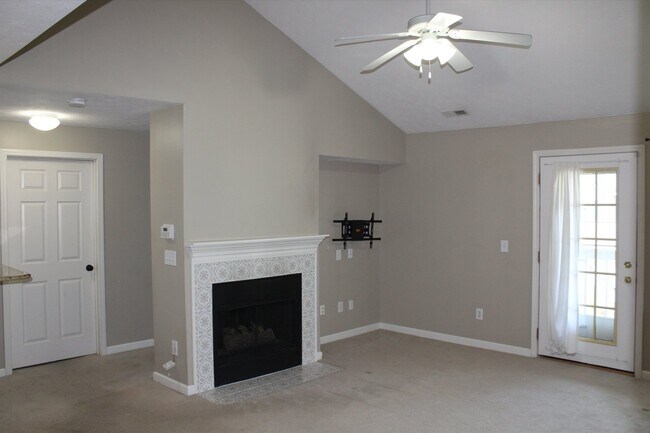 Building Photo - 14943 Lenox Dr