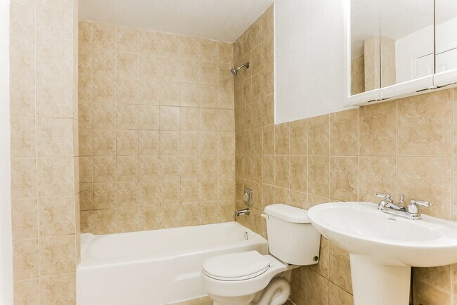 Building Photo - 1564 NW 3rd Way