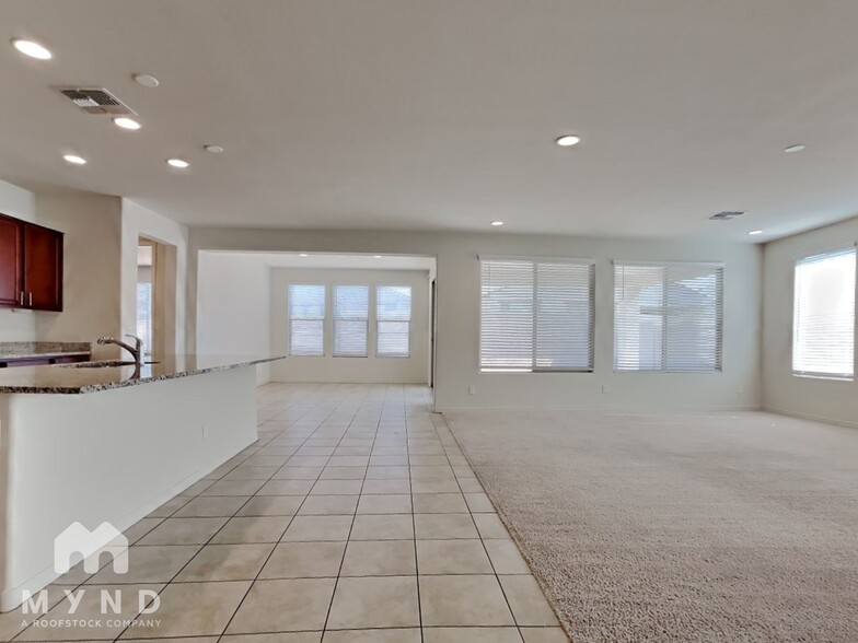 Building Photo - 8756 W Rancho Dr