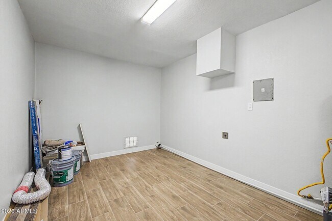 Building Photo - 6536 W Turney Ave