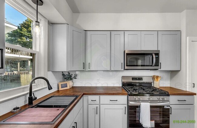 Building Photo - BRAND NEW REMODEL!!! Lakertown! Available Aug 1st!