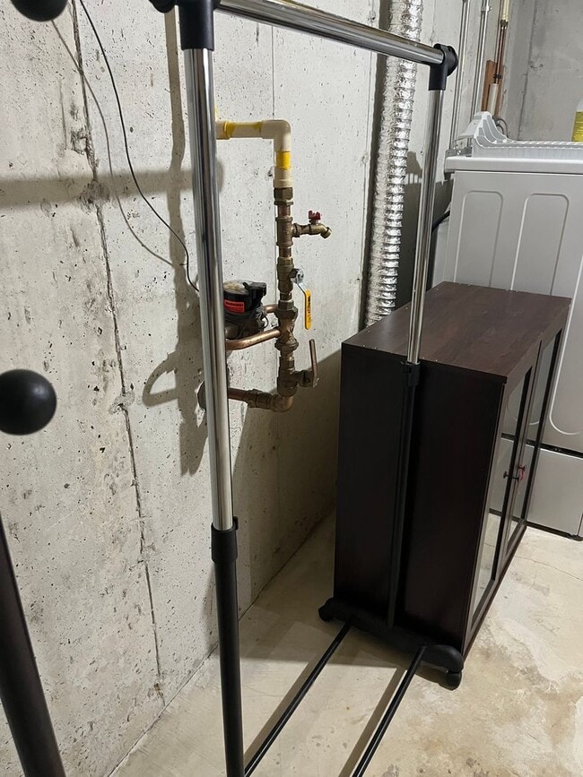 Building Photo - Modern 2Br-1.5Ba Townhouse in East Weymouth