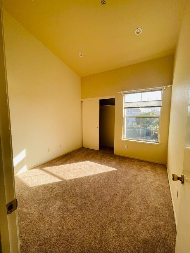 Building Photo - 596 Shoal Cir