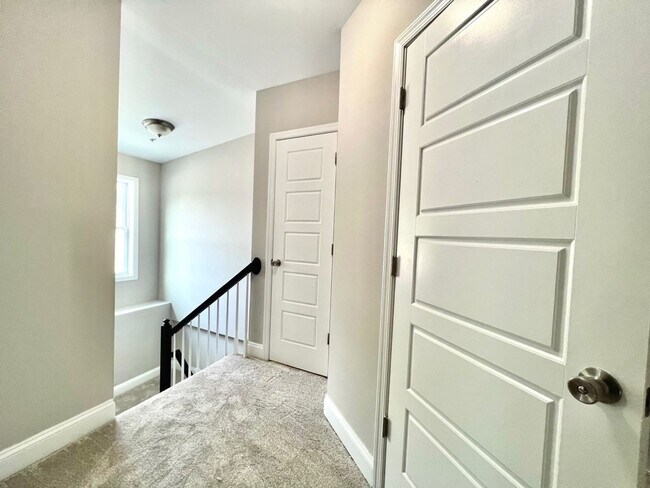 Building Photo - 212 W Burke St