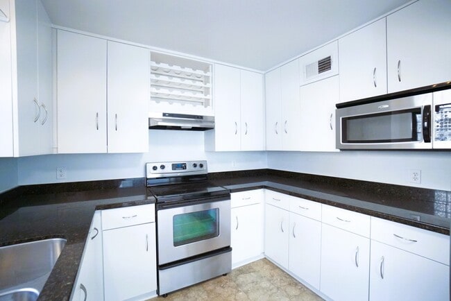 Building Photo - 6008 Inwood Dr