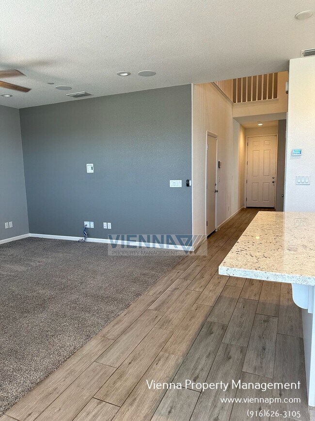 Building Photo - 1347 Larkspur Dr