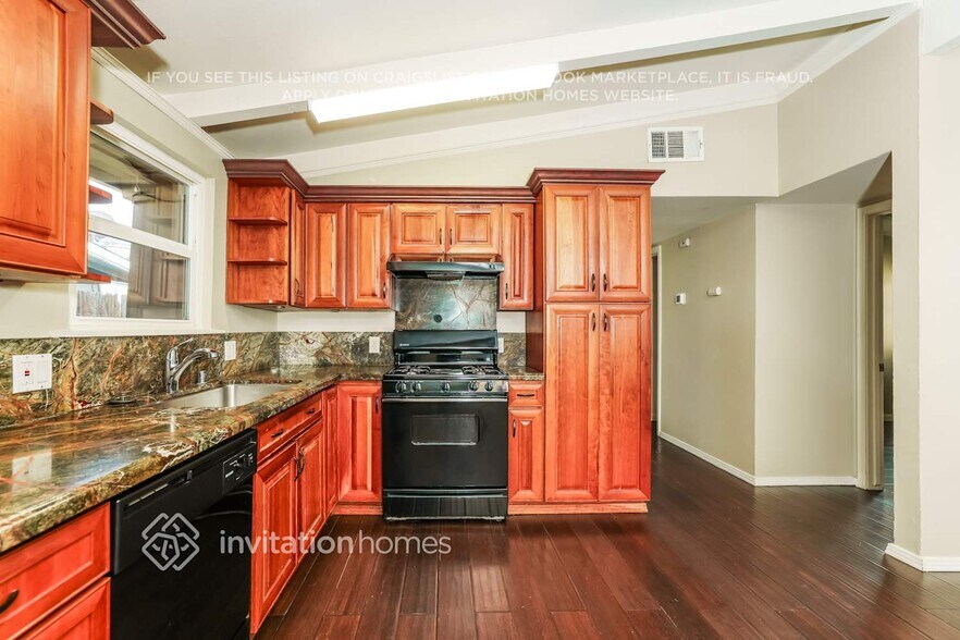 Building Photo - 1467 Michigan St