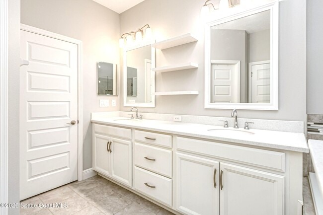 Building Photo - 7644 Loren Cove Dr