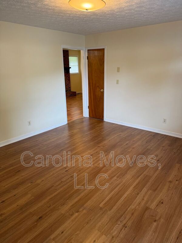 Building Photo - 107 Bismark Dr