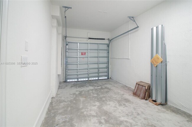 Building Photo - 2729 SE 25th Ave