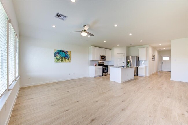 Building Photo - 1327 Via Sacra Dr