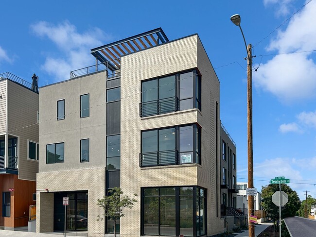 Building Photo - $0 DEPOSIT OPTION. BRAND NEW 4 BED 3 BATH HOME WITH ROOFTOP DECK IN BERKELEY