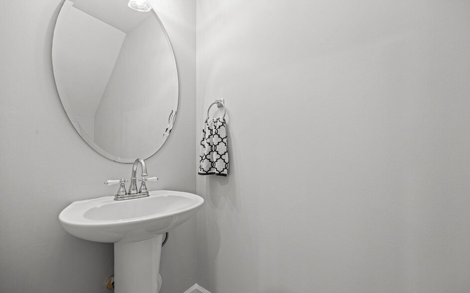 Building Photo - 6058 San Marcos Way