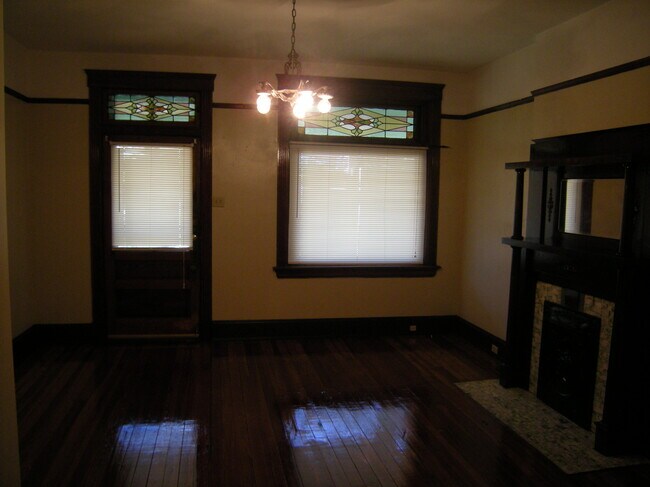 Huge 15 x 15 room - 2310 Rohs St