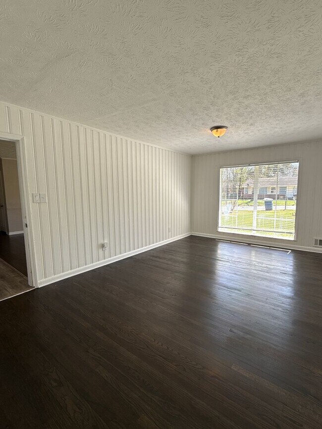 Building Photo - 3 Bed 2 Bath in Jonesboro!