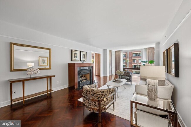 Building Photo - 1155 23rd St NW