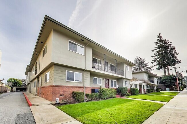 Building Photo - 1549 San Carlos Ave