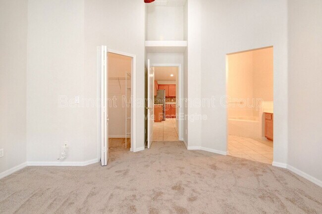 Building Photo - 9853 Portofino Dr