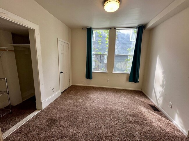 Building Photo - 2 BED | 1 BATH | BACKYARD | EASTSIDE (Anderson and E 31st)