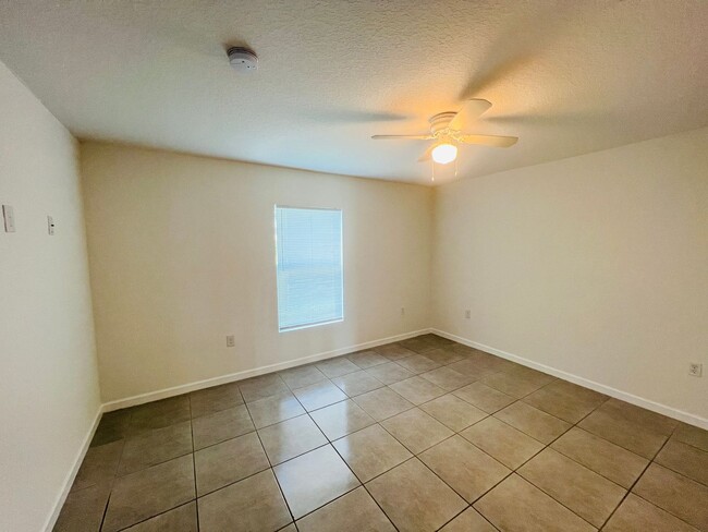 Building Photo - GORGEOUS 4 Bedroom/ 2 Bathroom in Palm Bay!!