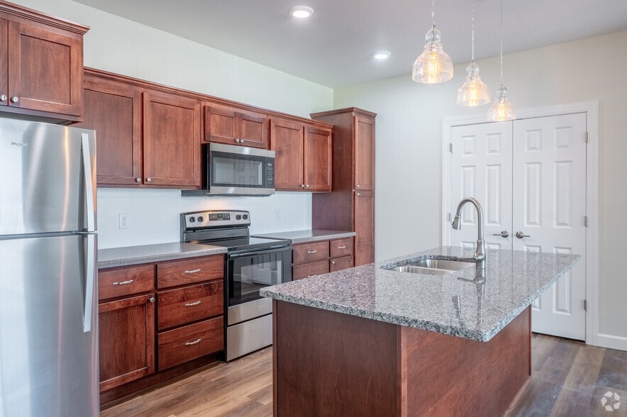 2BR, 2BA - 1,200SF - Kitchen - Pewits Landing 2 LLC