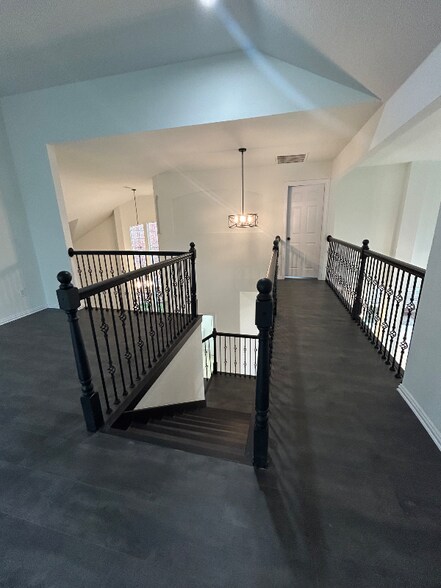 Building Photo - 412 Cypress Hill Dr