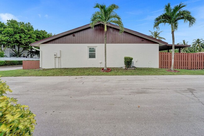 Building Photo - Beautifully Renovated 3BR/2BA Townhome in ...