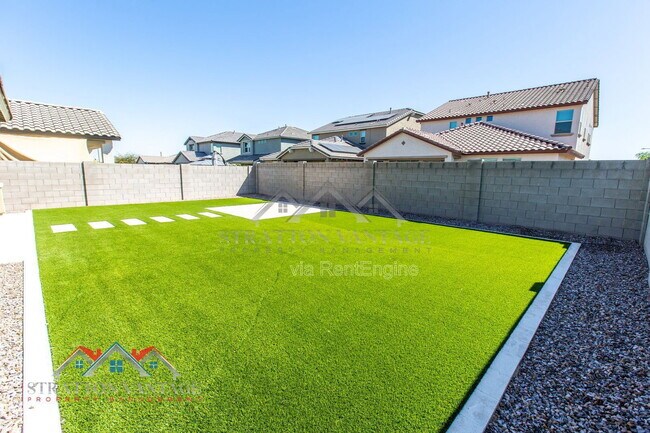 Building Photo - 15075 W McKinley St