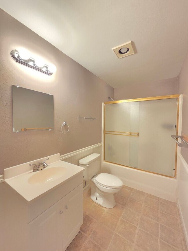 Building Photo - $2,495 - 4 Bed / 2 Bath Beautiful Home in Indian Trail
