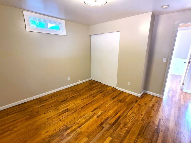 Building Photo - Charming 3Bd/2Ba Kirkland Home with Huge Yard!