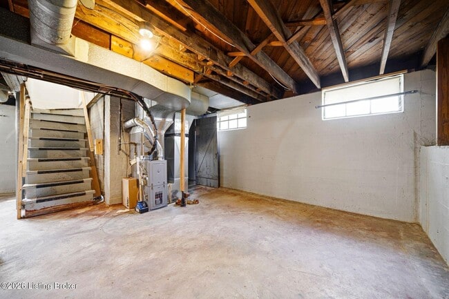Building Photo - 1050 Oakwood Ave