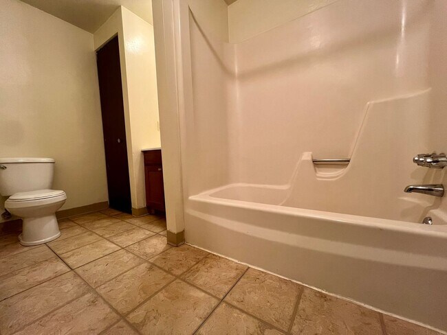 Building Photo - 110 Kellywood Manor