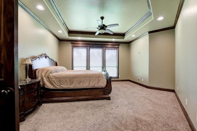 Building Photo - 22090 White Pine Cir