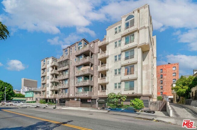 Building Photo - 848 Irolo St