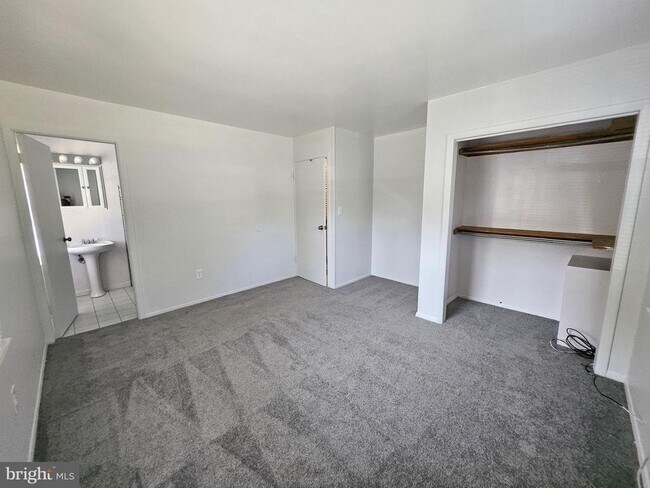 Building Photo - 49 Bonnie Ln