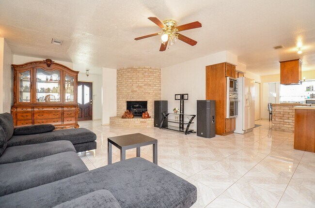 Building Photo - 1506 Wilshire Park Dr