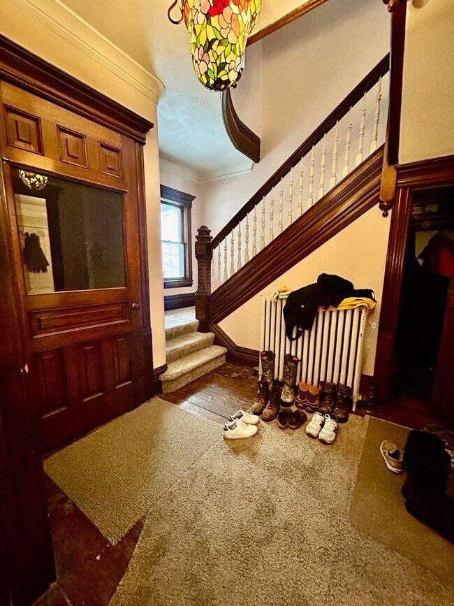 Building Photo - 2115 E 1st St