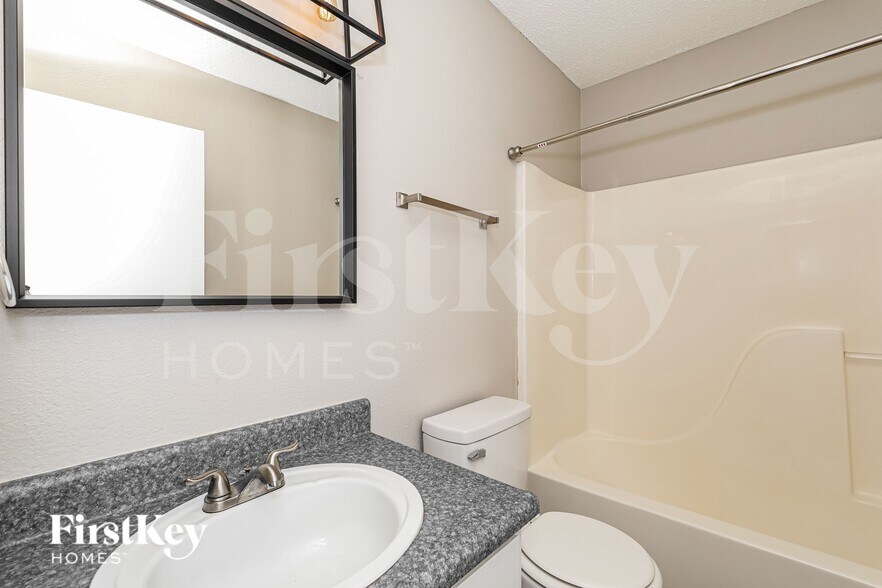 Building Photo - 9762 Trail Dr