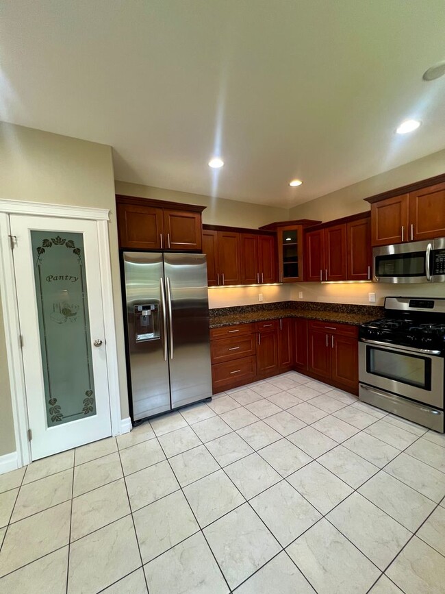 Building Photo - Beautiful 3 Bedroom in Private Community! HALF OFF FIRST MONTHS RENT!