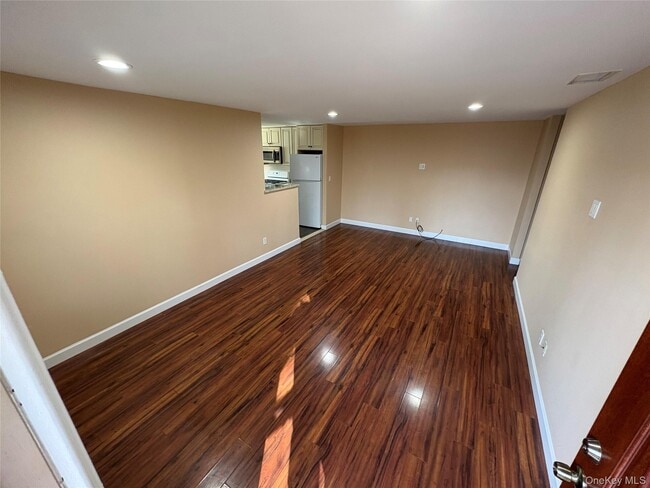 Primary Photo - 12 Sagamore Hills Dr